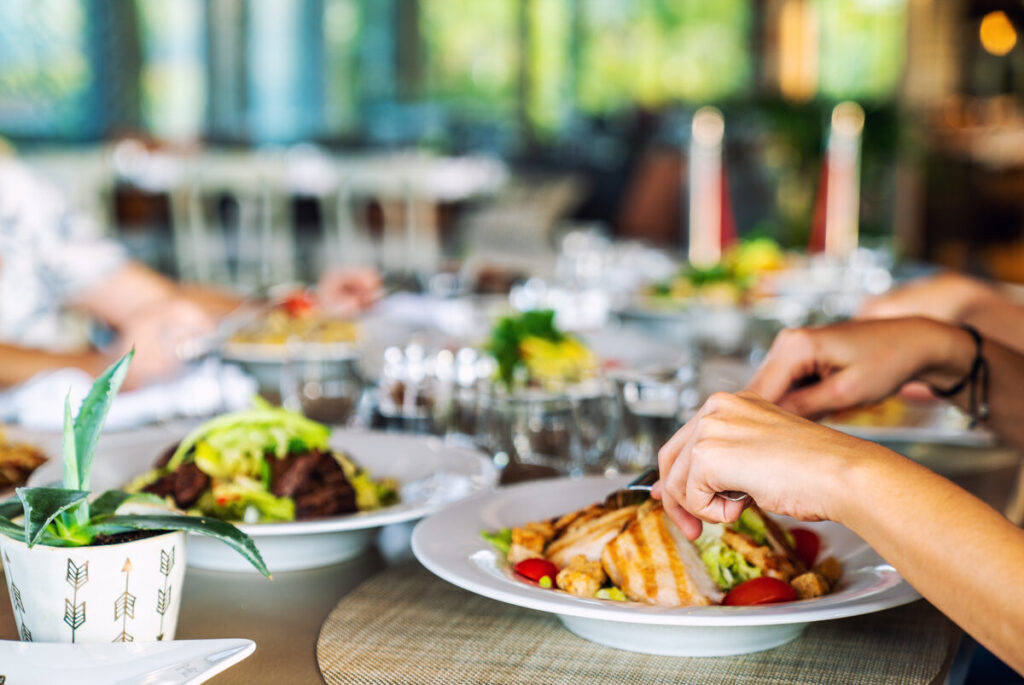 A Food Lover’s Guide to Harbor Isles: Top Eats and Hidden Gems in Klamath Falls’ Scenic Riverside Neighborhood